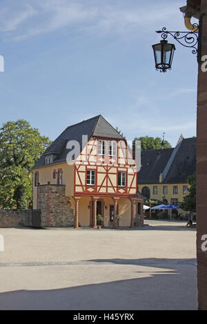 Deutschland, Hessen, Rheingau, Vinothek, außen, Rhein-Hessen, Weinbaugebiet, Weingarten, Weinverkauf, Anbaugebiet, Vertrieb, Wein, Gebäude, Person, Stockfoto