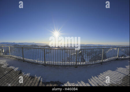 Deutschland, Bayern, Zugspitze, Suche, Gipfel, Bergpanorama, das Sonnenlicht zurück, Stockfoto