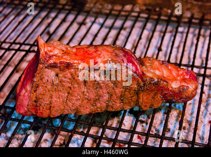 Gegrilltes Filetsteak auf das Feuer der Barbecue-grill Stockfoto