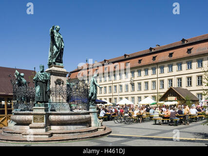 Deutschland, Bayern, Bamberg, Raum, Maximilian Brunnen, Bamberger Biertage, Besucher, neues Rathaus, Oberfranken, Stadt, Raum Max, Maximilian Platz, Rathaus, Gebäude, Bier fest, Biertage, fest, Biertische, Menschen, Geselligkeit, gut, Statuen, Figuren, Persönlichkeiten, Stockfoto