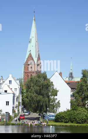 Deutschland, Schleswig - Holstein, Lübeck, Krähe Teich mit Aegidienkirche, Stockfoto