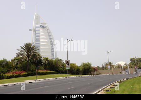 Hotel, Burj Al Arab, Palmen, Street, Dubai, Vereinigte Arabische Emirate, Stockfoto