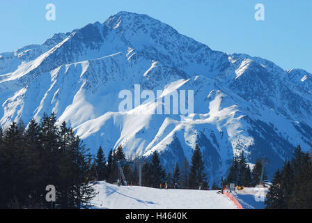 Österreich, Tirol, Meer Feld, Berge Rosskogel, Nordtirol, Landschaft, Berg Landschaft, Berge, Holz, Bäume, Natur, Schnee, Schnee, Saison, Ansicht, Ski Piste, blau, hellblau, Skigebiet, Stockfoto