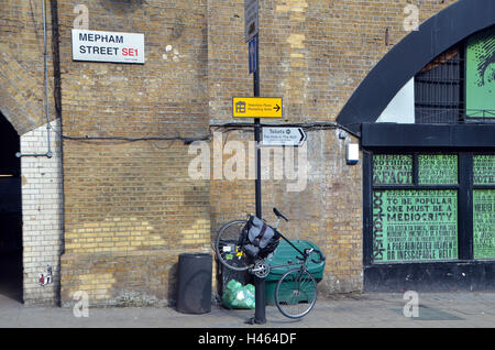 London, UK, 17. März 2016, Fahrrad-Parken an der Waterloo Station. Stockfoto