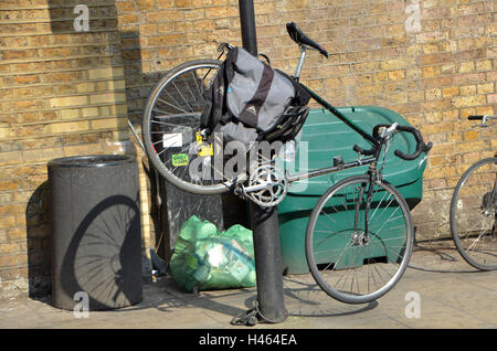 London, UK, 17. März 2016, Fahrrad-Parken an der Waterloo Station. Stockfoto