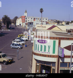 Namibia, Swakopmund, Gewerbebauten, Straßenszene, Süd-West, Afrika, Afrika, Stadt, Zentrum, Geschäfte, Straßencafé, Straße, Verkehr, Ziel, Stockfoto