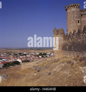 Spanien, Kastilien-La Mancha, Belmonte, Blick auf die Stadt, Burg, Stadt, Häuser, Gebäude, Hügel, Schloss, Schlosspark, Schlosspark, Struktur, Architektur, Ort von Interesse, Reiseziel, Tourismus, Stockfoto