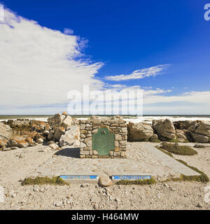 Overberg, Südafrika, Western Cape, Cape Agulhas, Kennzeichnung, Ozean-Grenze, Meer, bewölkter Himmel, Stockfoto