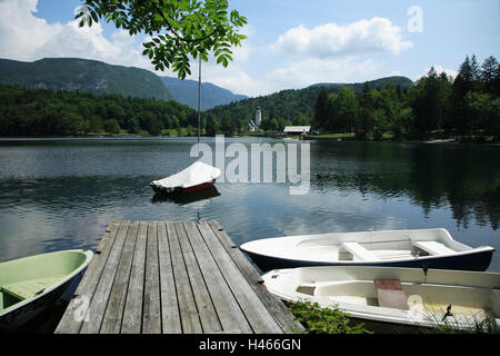 Slowenien, Gorenjska, Triglavski Nationwide, Park, Bohinjsko See, Ribcev Laz, Brücke, Stiefel, Europa, Ziel, Ort von Interesse, Wasser, Holzsteg, Anlegestelle, Stiefeln, draußen, Sommer, menschenleer, Paddel Stockfoto