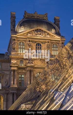 Frankreich, Paris, Louvre, Pyramide, Fassade, Detail, Abend, Stockfoto