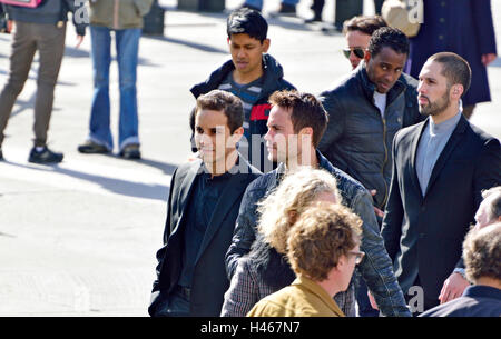 US-Schauspieler Taylor Kitsch mit Alaa Safi, Filming "American Assassin" am Trafalgar Square in London, 5. Oktober 2016. Stockfoto