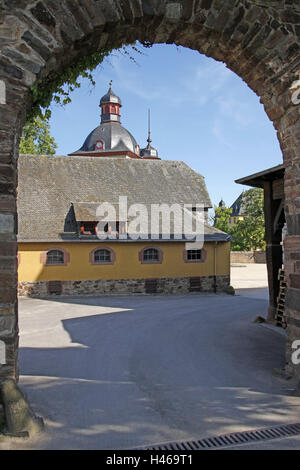 Deutschland, Hessen, Rheingau, Schloss voller Radian, außen, Rhein-Hessen, Weinberg, Weinbau, Weinbaugebiet, Wein, Schloss, Torbogen, Eingang, Sperre, Gebäude, Stockfoto