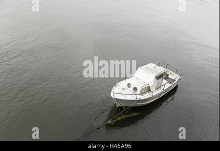 Altes Motorboot im Ozean, Transport Urlaub Stockfoto