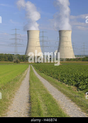 Kernkraftwerk, Feldweg, Strommasten, Stockfoto