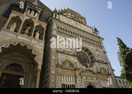 Italien, Lombardei, Bergamo, Città Alta, Oberstadt, Piazza Vecchia, Kathedrale, Stadt, Stadtbild, historisch, Old Town, Gebäude, draußen, Fassade, Kirche, Sehenswürdigkeit, Detail, Stockfoto