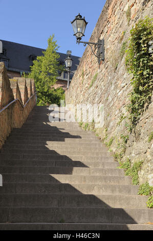 Schloss Burg Johannis, Treppen steigen, Laternen, Aschaffenburg, Bayern, Deutschland Stockfoto