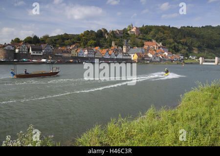 Buckhorn auf dem Neckar, Baden-Wurttemberg, Blick auf die Stadt, Fluss, Boot, Stockfoto