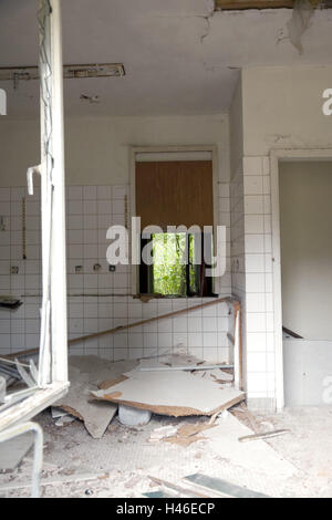 Wohnung, Renovierung, Haus, Fenster, Fliesen, Glas, kaputt, kaputt, Ruine, innen, Stockfoto
