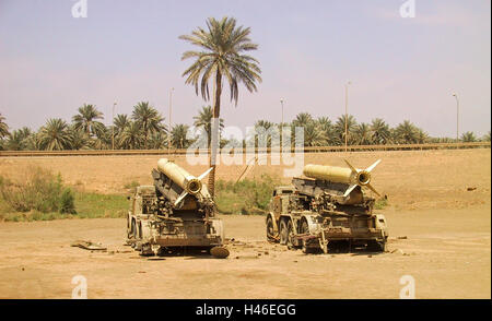 24. April 2003 verlassenen russischen 9 P113 TEL Raketenwerfer mit Frosch 7 Raketen in der Nähe der Autobahn in der Nähe von Babylon im südlichen Irak geladen. Stockfoto