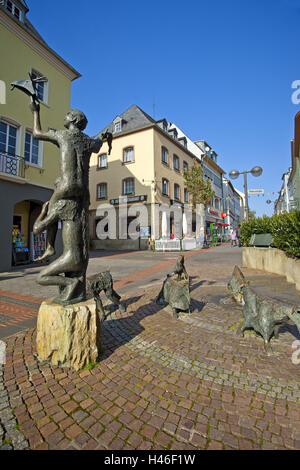 Deutschland, Rheinland-Pfalz, Eifel, Bitburg, quadratisch, Skulpturen, Stockfoto