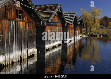 Deutschland, Bayern, Pfaffenwinkel, Staffelsee, Seehausen, Bootshäuser, Stockfoto