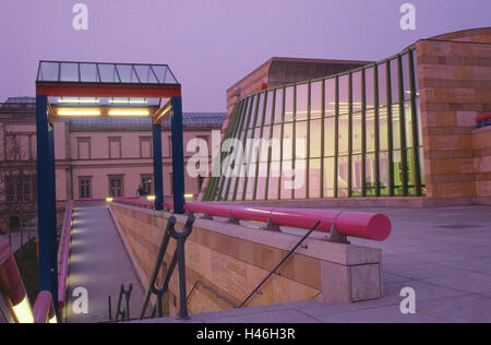 Deutschland, Stuttgart, neue Staatsgalerie, Eingang, Treppe, Geländer, Architektur, Struktur, Gebäude, Fensterfront, Glasfront, Cultivatione, menschenleer, draußen, Stockfoto