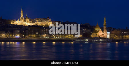 Ungarn, Budapest, Buda, der Donau, Angeln Bastion, Kirchen, die Matthiaskirche, Abend, Stockfoto