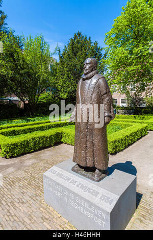 DELFT, Niederlande - 4. April 2008: Bronze-moderne Statue von Wilhelm i., Prinz von Oranien (1533-1584) im Prinsenhof Garten Stockfoto