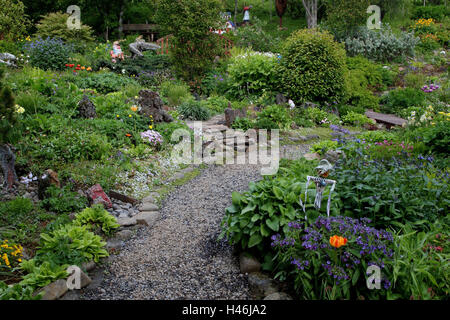 Sigurborg Garten, Blumen, Gartenfiguren, Weg, Island, Stockfoto