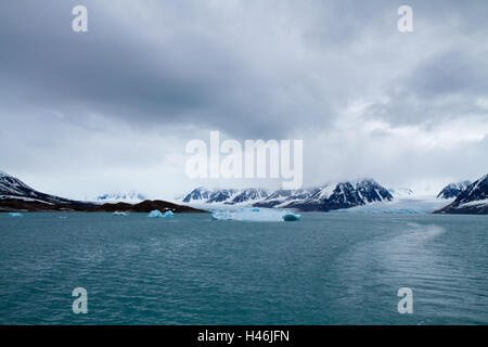 Spitzbergen Kreuzfahrt Aroung die Gletscher von island Stockfoto