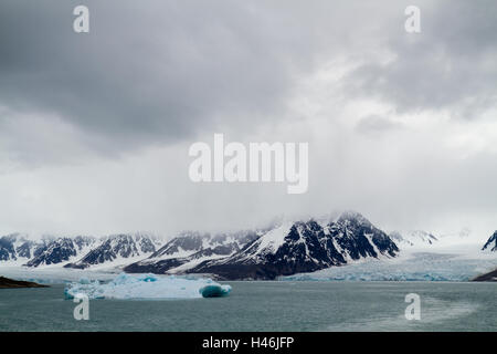 Spitzbergen Kreuzfahrt Aroung die Gletscher von island Stockfoto