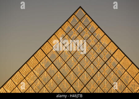 Frankreich, Paris, Louvre, Pyramide, Detail, Abend, Stockfoto