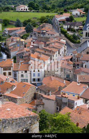 Frankreich, Auvergne, Puy-de-Dome, Champeix, Stadtbild, Dachlandschaft, Stockfoto