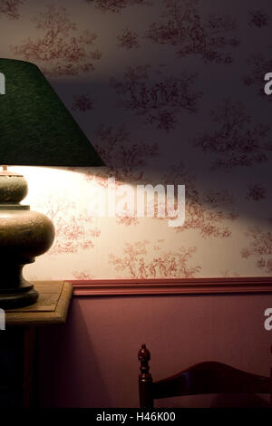 Zimmer, Tapete, Beistelltisch, Lampe, Rückenlehne, Detail, Stockfoto