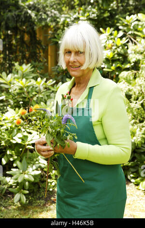 Best Ager Female Model 50 plus mit besserer Fahrradalterung. Frau 50