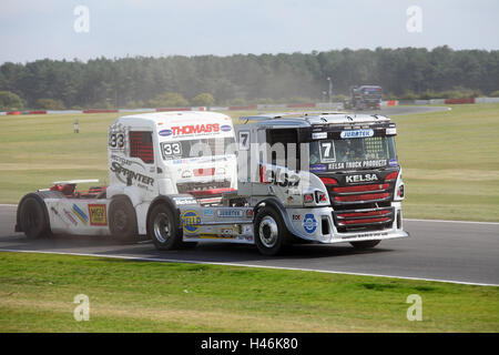 Truck Racing - Stuart Oliver & Steve Thomas an der britischen Truck Racing Championship, Snetterton, Norfolk, Großbritannien Stockfoto