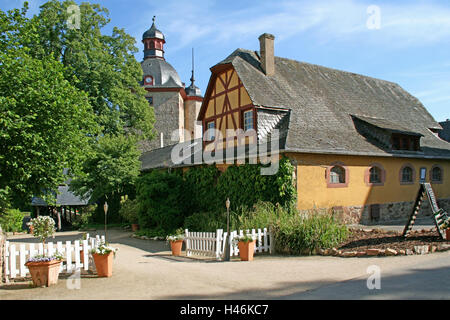 Deutschland, Hessen, Rheingau, Schloss voller Radian, außerhalb Burggebäude, Sperre, Gebäude, Turm, Architektur, Fachwerk, Sehenswürdigkeit, Tourismus, Stockfoto