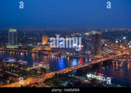 Ägypten, Kairo, 6. Oktober-Brücke, Blick vom Cairo Tower auf den Aufbau des staatlichen Fernsehens, Stockfoto