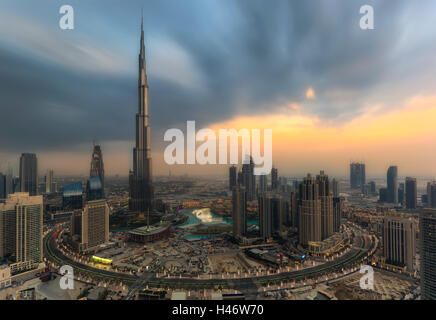 Downtown am Sonnenuntergang, Dubai, Vereinigte Arabische Emirate Stockfoto