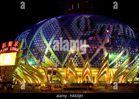 Macau, Grand Casino Lisboa, Nachtbeleuchtung, China, Eingang, Nacht, Kuppel, Glaskuppel, Fassade, Spiel Chance, Lampen, Neon-Leuchten, Leuchten, Nachtleben, Überlegung, Glitzer, Glanz, Menschen, Touristen, Casino, Stockfoto