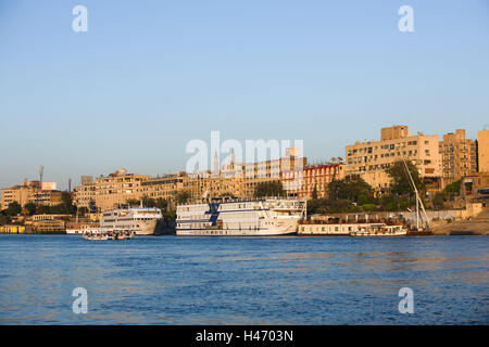 Ägypten, Aswan, Blick auf die Uferpromenade die Stadt, Stockfoto