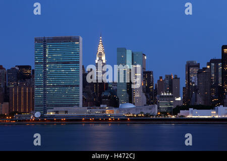 USA, New York City, Manhattan, UN und Chrysler Building, Götterdämmerung, Blick von Queens, Stockfoto