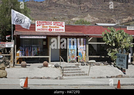 USA, Arizona, Oatman, Route 66, Geschäft, Flagge, Stockfoto