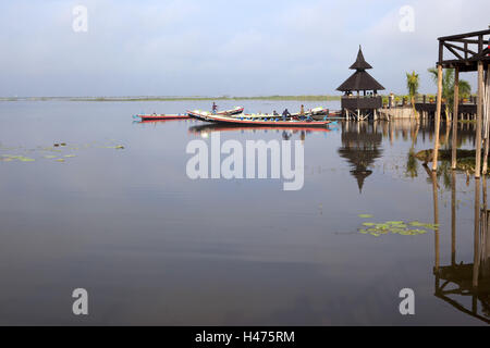 Myanmar, Stiefel auf dem Inle-See, Stockfoto