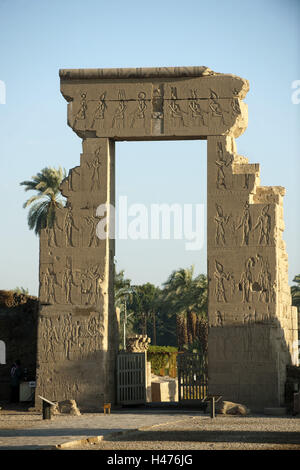 Ägypten, Qena, Dendera, Hathor Tempel Eingang Pylon, Nord-Tor, Stockfoto