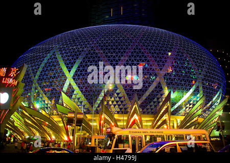 Macau, Grand Casino Lisboa, Nachtbeleuchtung, China, Eingang, Nacht, Kuppel, Glaskuppel, Fassade, Spiel Chance, Lampen, Neon-Leuchten, Leuchten, Nachtleben, Überlegung, Glitzer, Glanz, Menschen, Touristen, Casino, Stockfoto