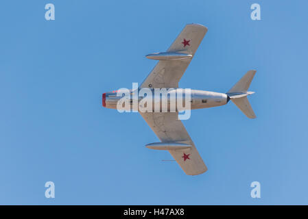 Mikojan-Gurewitsch MiG-15UTI zweisitziges Schulflugzeug betrieben von der norwegischen Luftwaffe historische Squadron, bei Duxford Airsh anzeigen Stockfoto