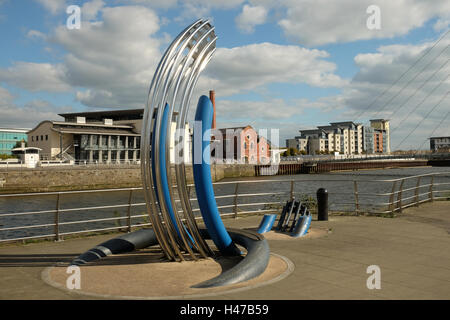 Swansea Seeviertel, am Flussufer Skulptur und Flusses Tawe Stockfoto