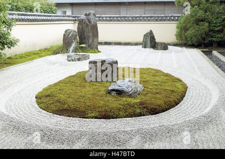 Isshidan, Ryogen im Tempel, japanische, Garten, Zen-Garten, Bäume, Wehrmauer, Felsen, Kies, Moos, Lünette, Japan, Kyoto, Stockfoto