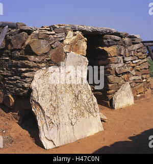 Italien, Toskana, Populonia, Nekropolis San Cerbone, Grab, Europa, Reiseziel, Sehenswürdigkeit, Kultur, historisch, Grab, Architektur, etruskischen, Überreste, Archäologie, Tourismus, menschenleer, draußen, Stockfoto